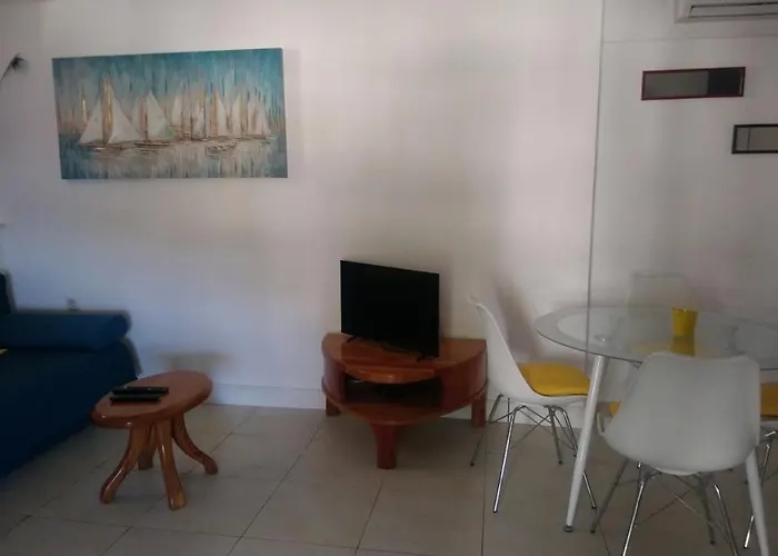 In A Beautiful Bay Sascica Sali