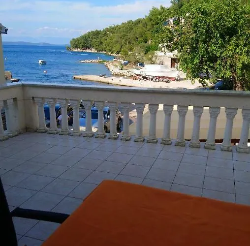 In A Beautiful Bay Sascica Sali